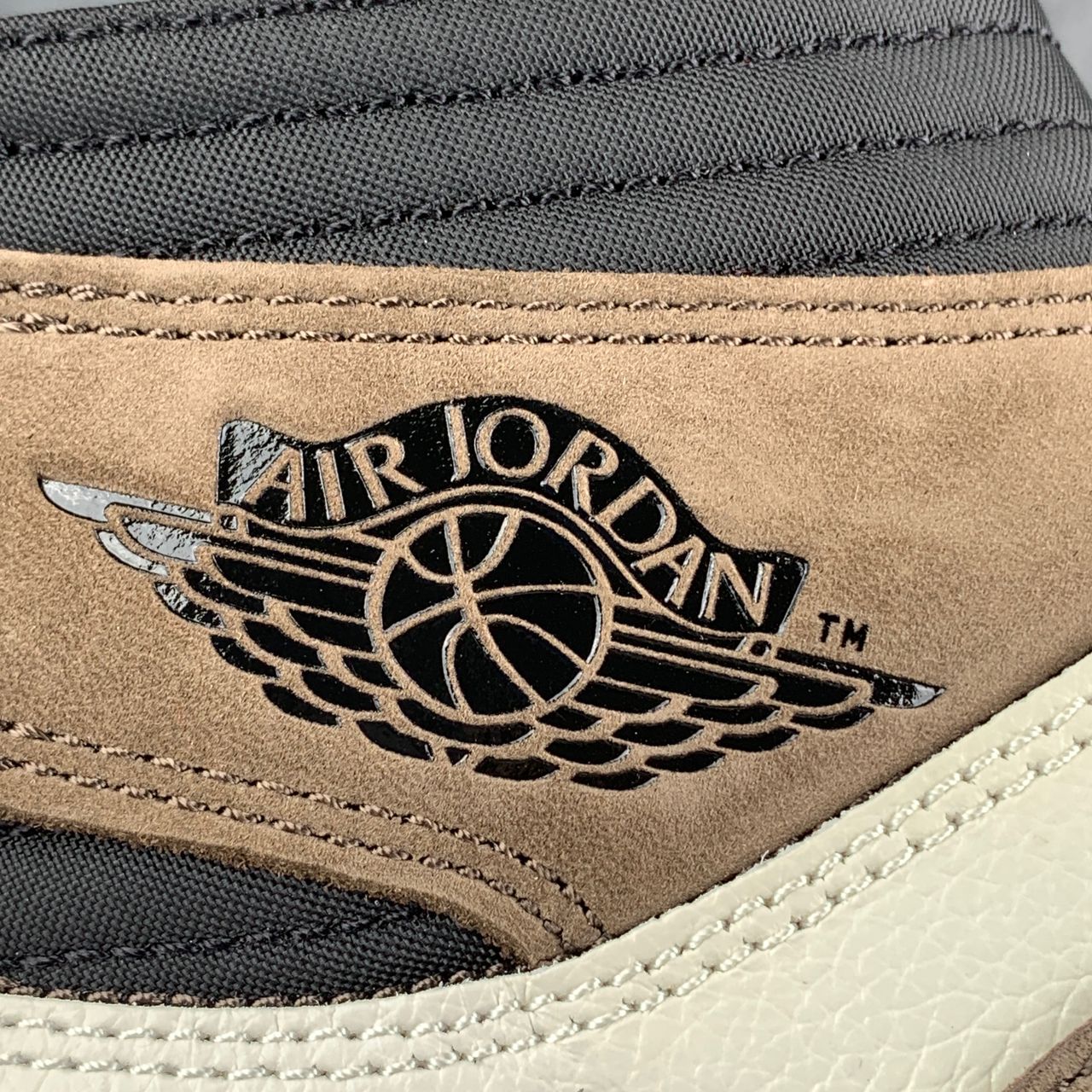 Travis Scott x Air Jordan 1 Retro High OG 'Mocha'