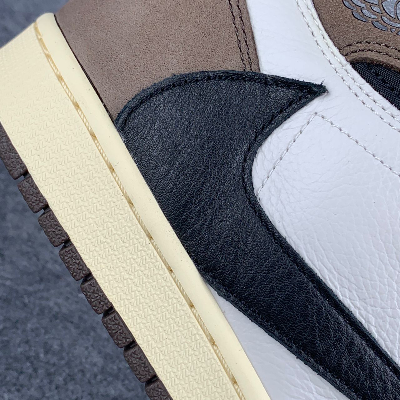 Travis Scott x Air Jordan 1 Retro High OG 'Mocha'