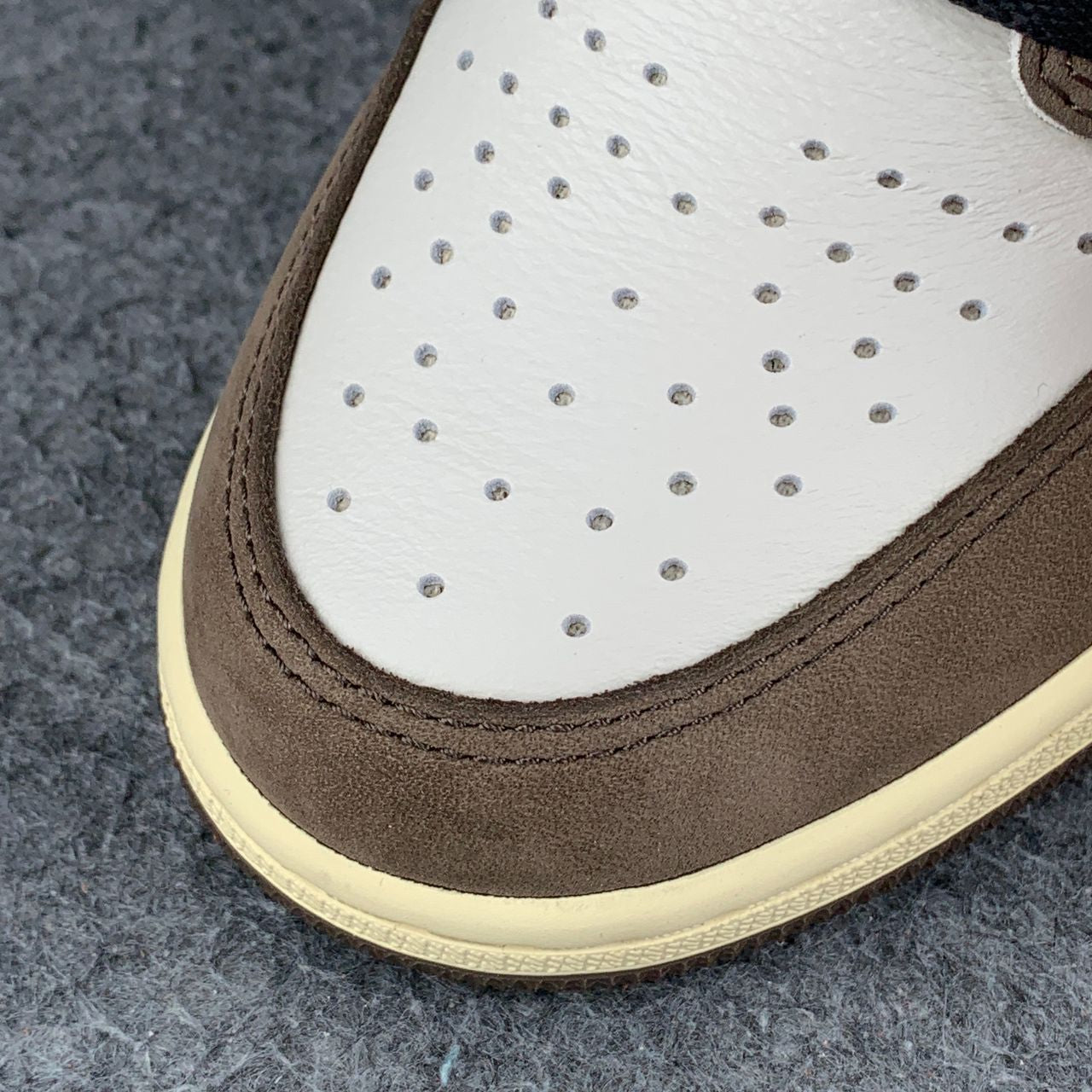 Travis Scott x Air Jordan 1 Retro High OG 'Mocha'