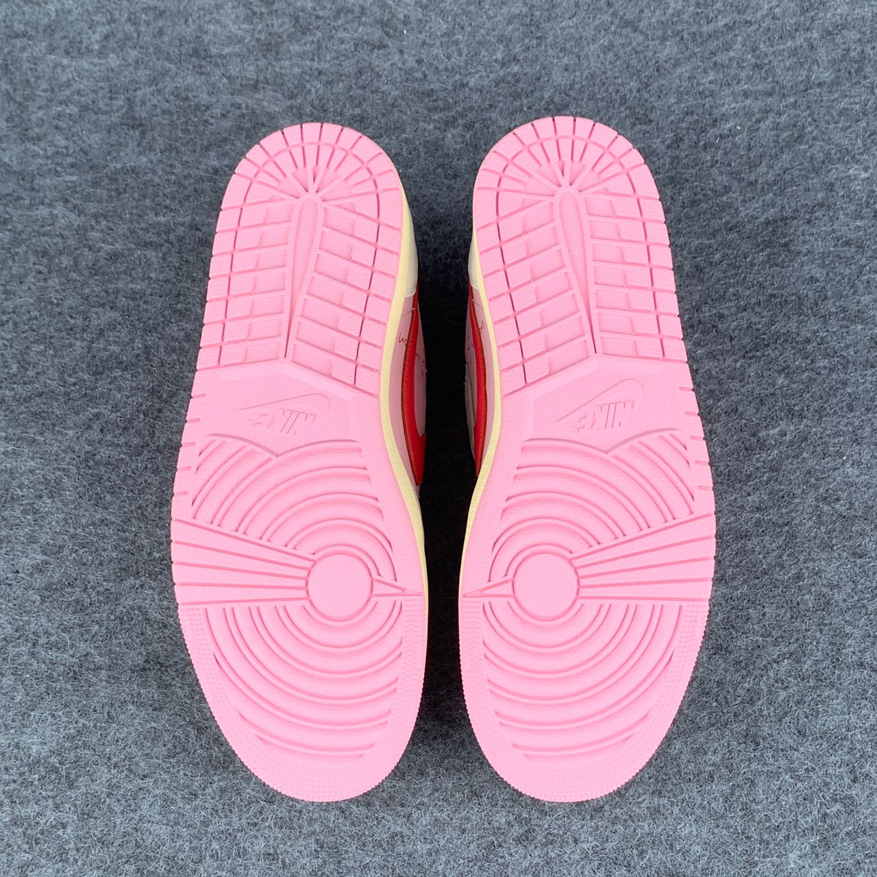 Travis Scott x Air Jordan 1 Retro Low OG 'Tropical Pink' (B-grade, Damaged Box)