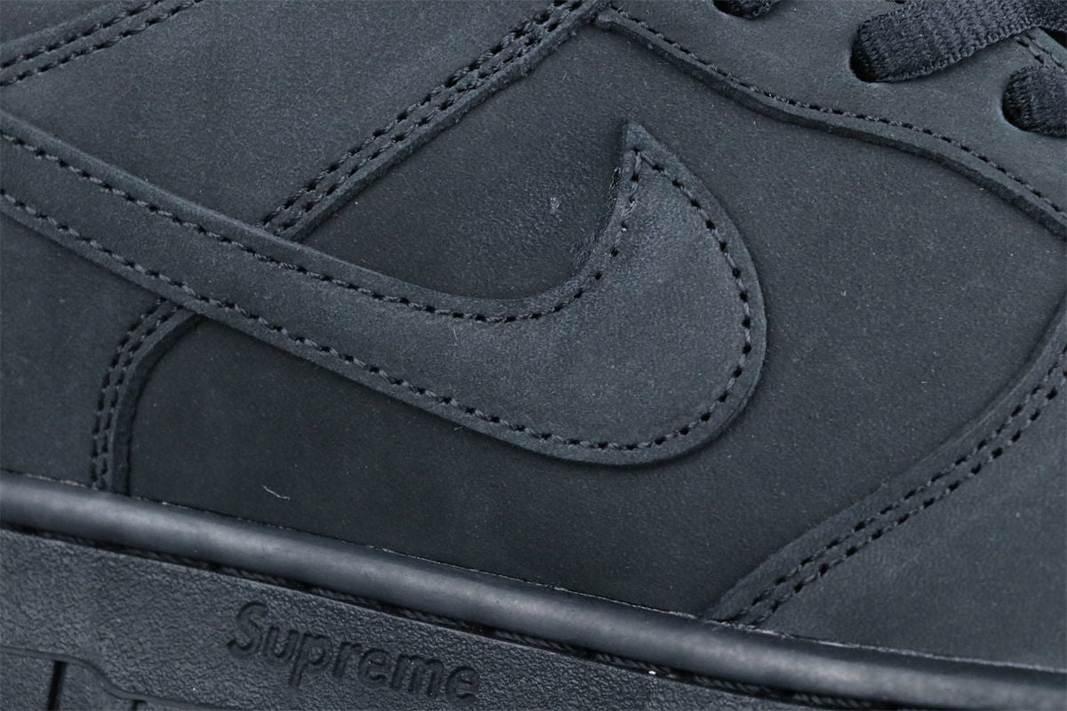 Supreme x Nike Dunk Low SB 'Black'