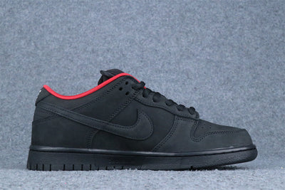 Supreme x Nike Dunk Low SB 'Black'