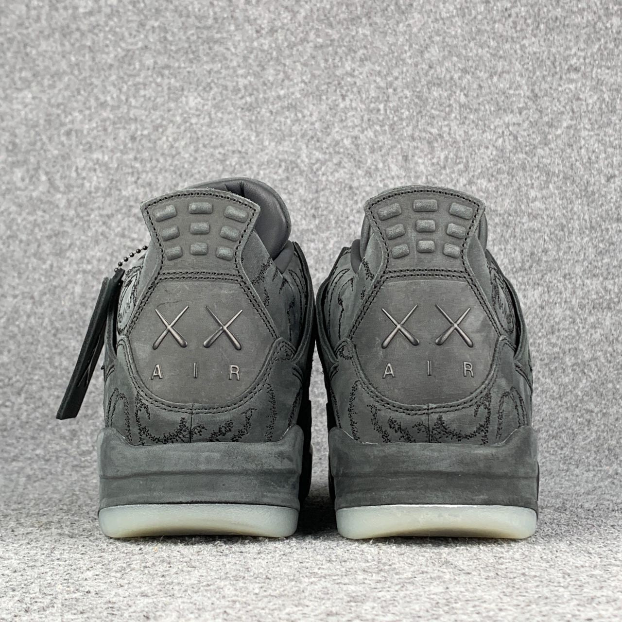 KAWS x Air Jordan 4 Retro 'Schwarz'