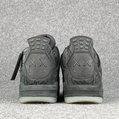 KAWS x Air Jordan 4 Retro 'Schwarz'