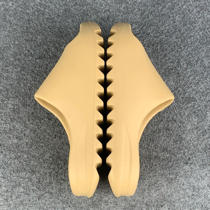 Yeezy Slides 'Desert Sand' – Prsnlplg