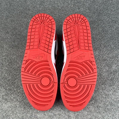 Air Jordan 1 Retro High OG 'Chicago' 2015