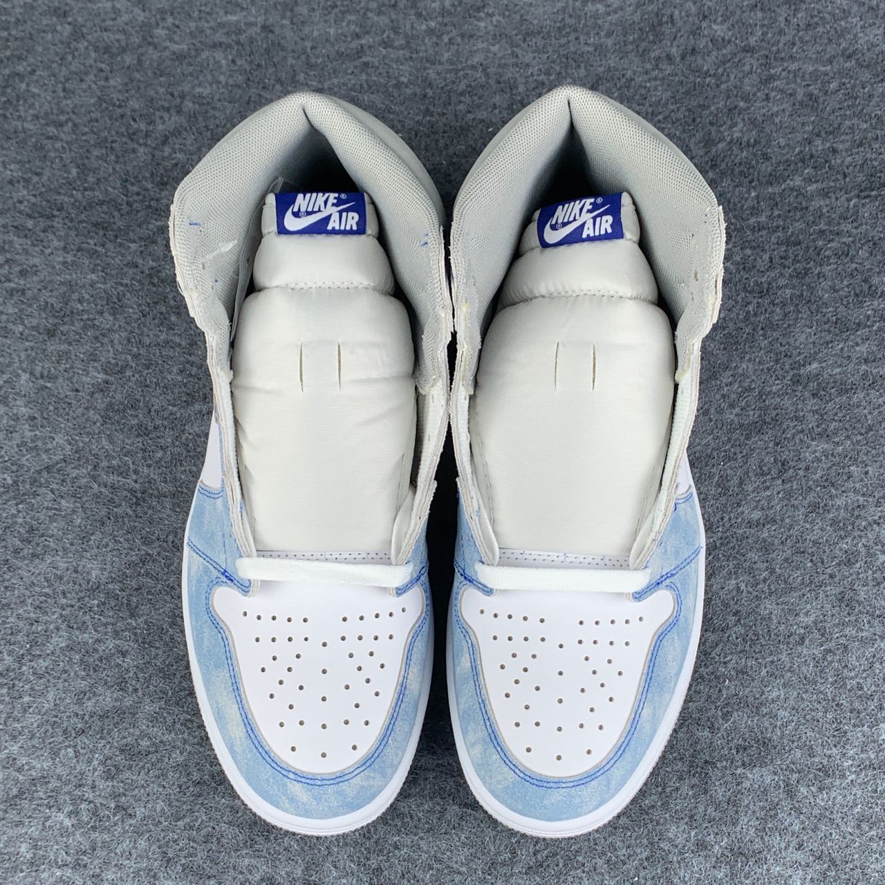 Jordan 1 Retro High OG Hyper Royal