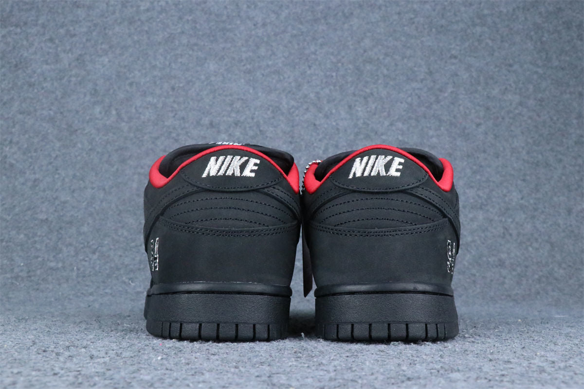 Supreme x Nike Dunk Low SB 'Black'