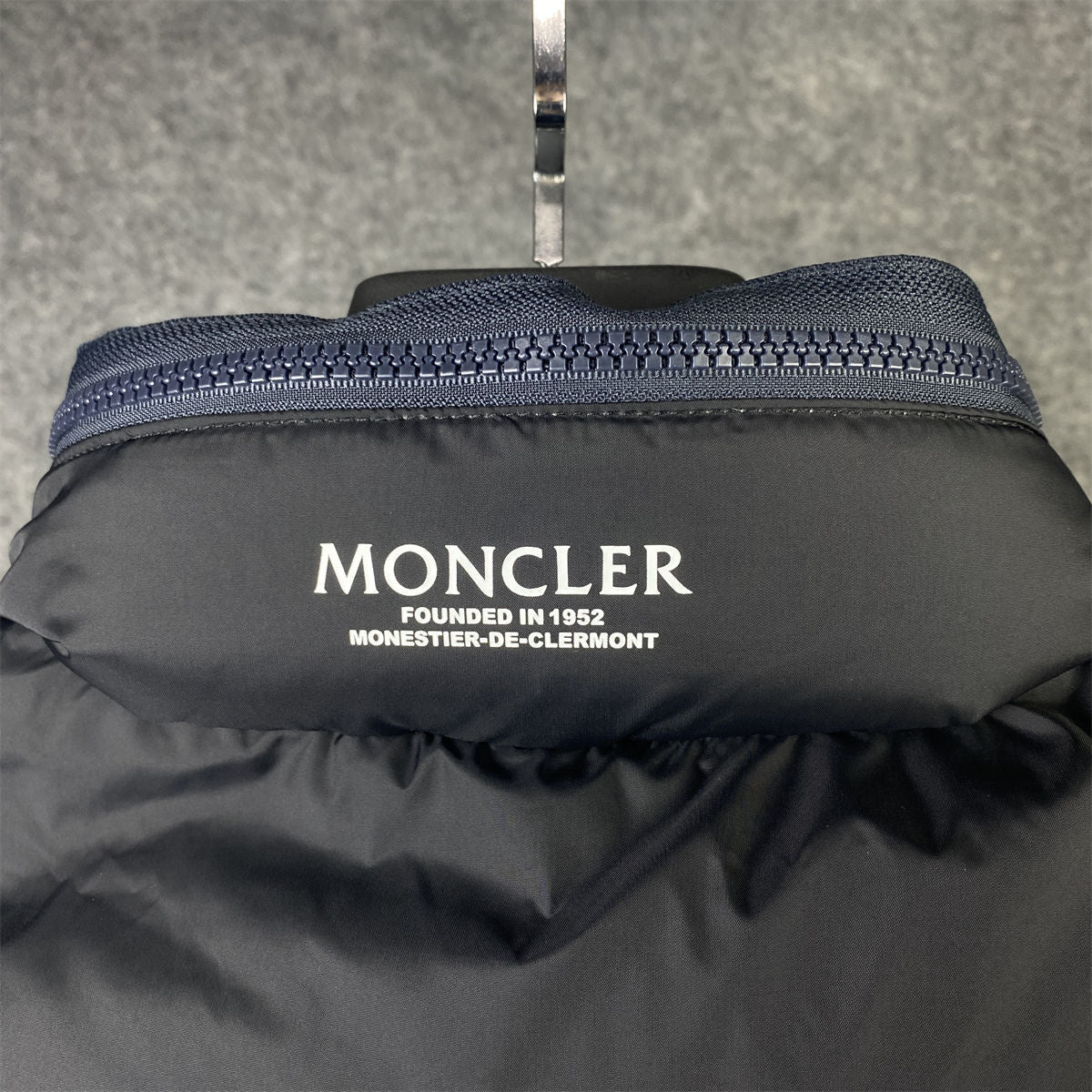 Moncler Peuplier Short Down Jacket ‘Navy’