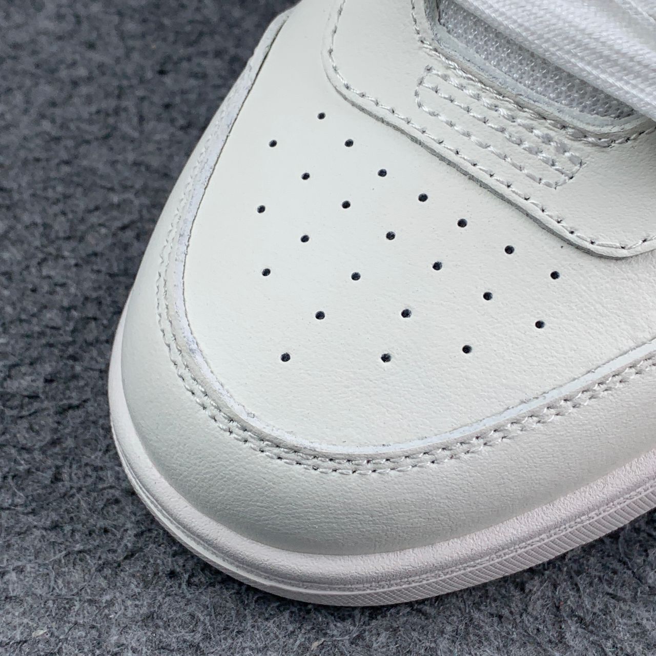 Off-White Out of Office 'Animation'