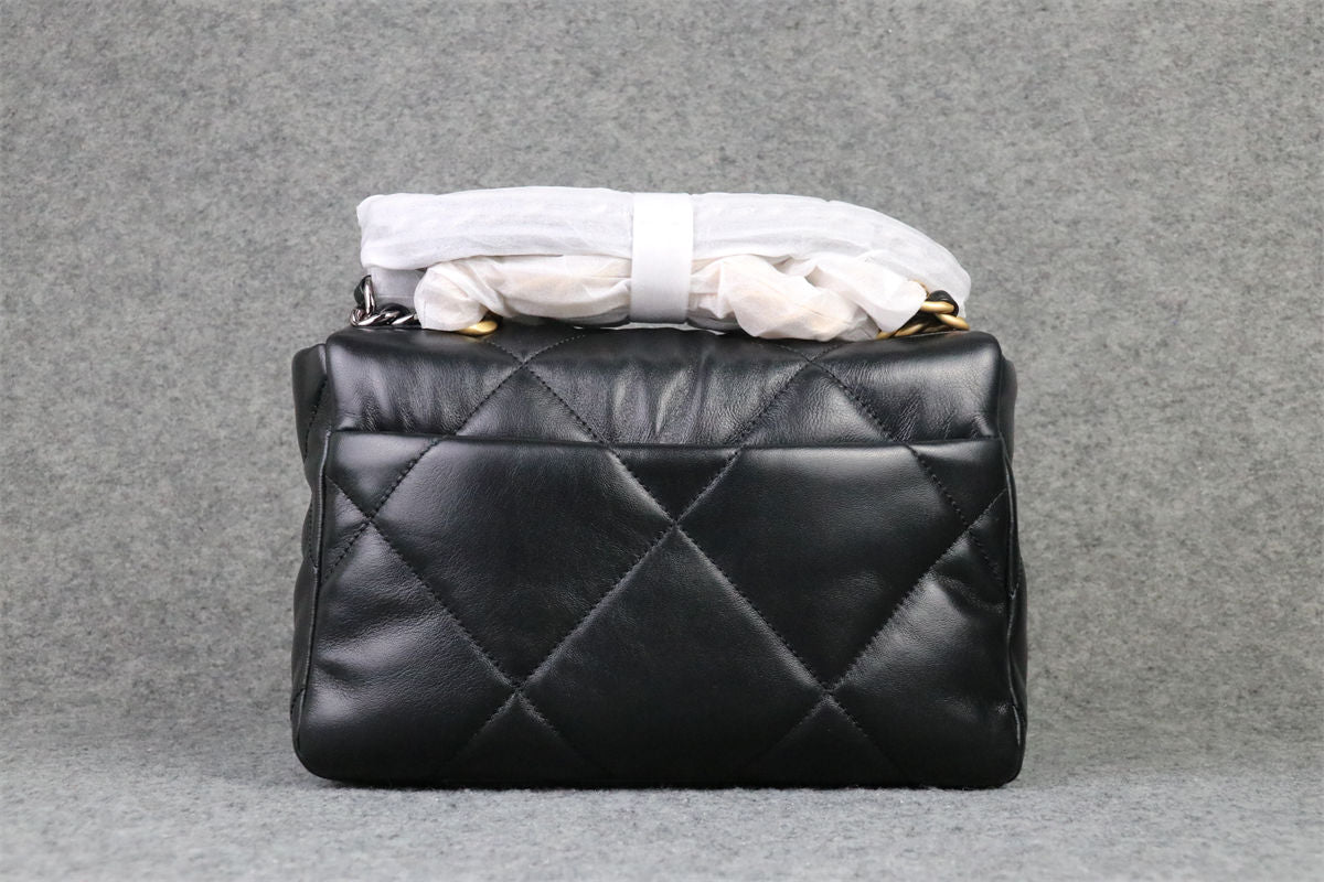 CC 19 Large Flap Handbag Black