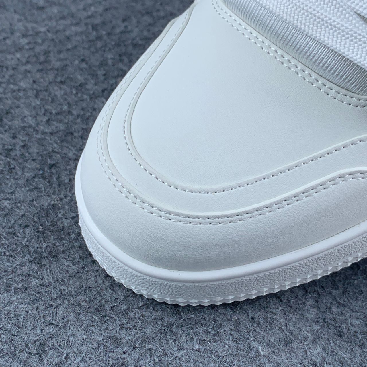 LV Trainer Low 'White' (2)