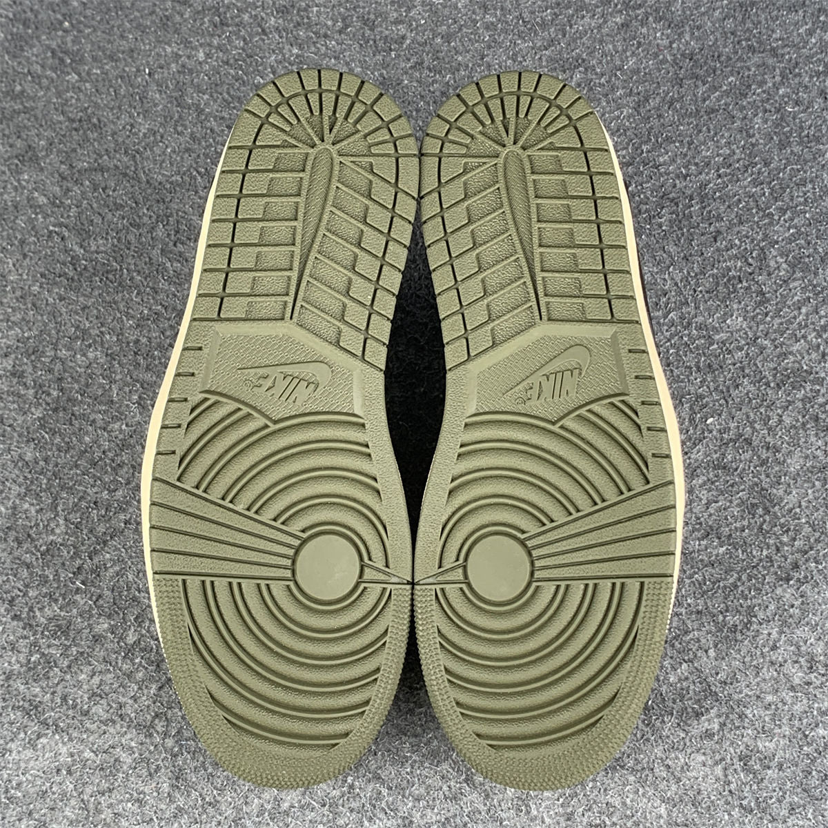 Travis Scott x Air Jordan 1 Retro Low OG SP 'Reverse Olive / Medium Olive' (B-GRADE VERSION)