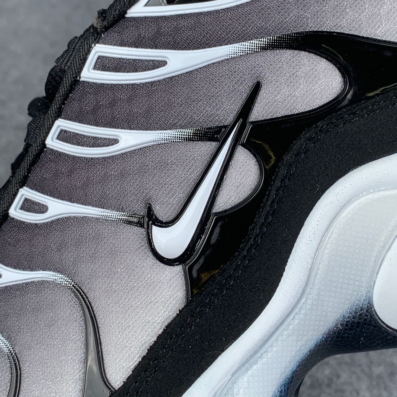 Air Max Plus 'Black Metallic Silver'