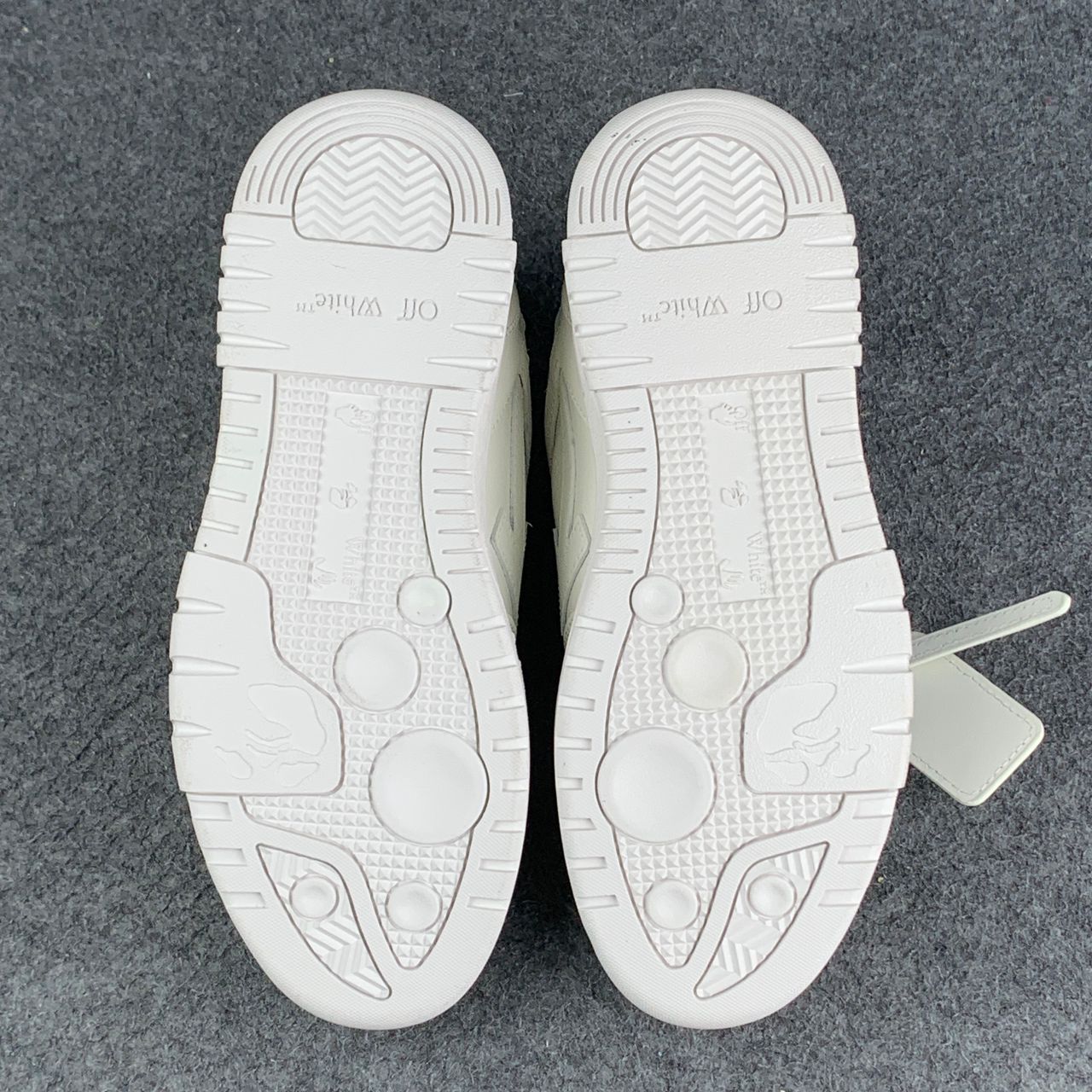 Off-White Out of Office 'Animation'