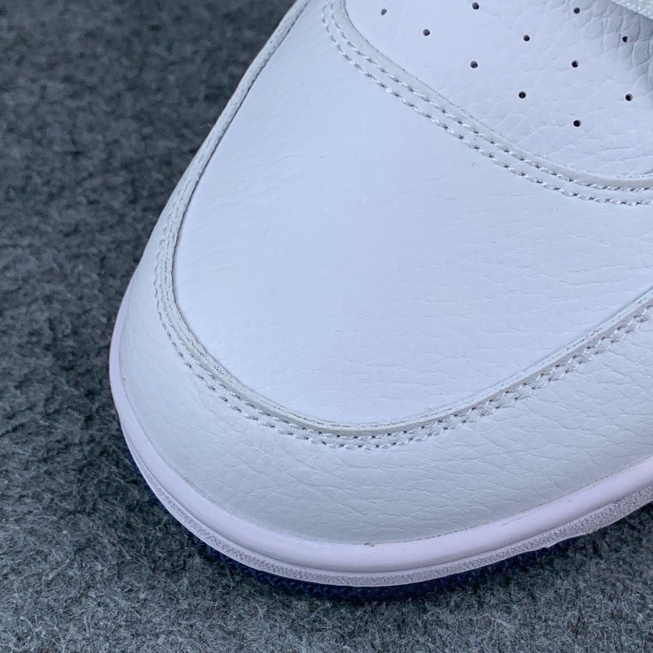 Air Jordan 4 Retro LS 'Columbia'