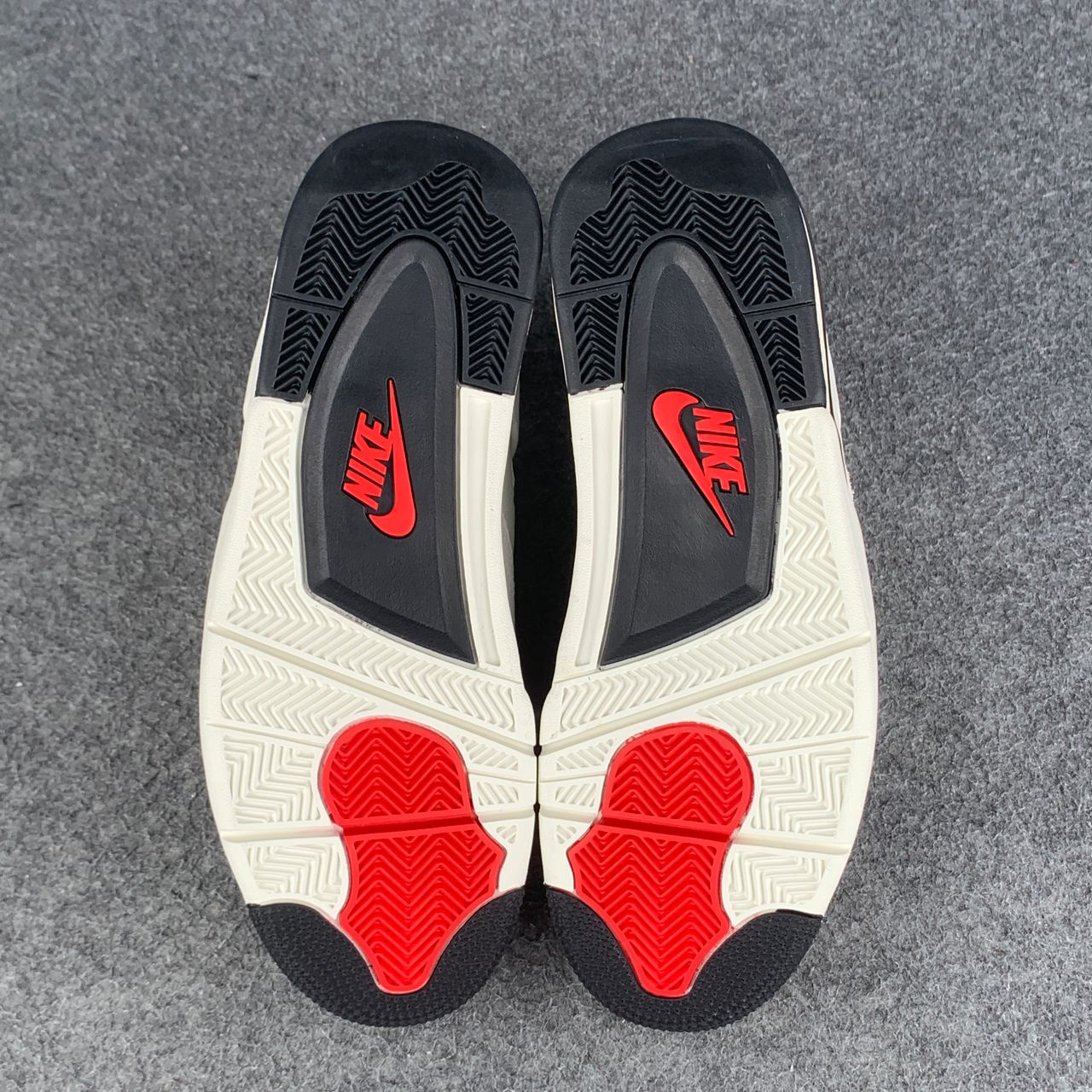 (Early Look) Air Jordan 4 Retro ‘Flight Club’