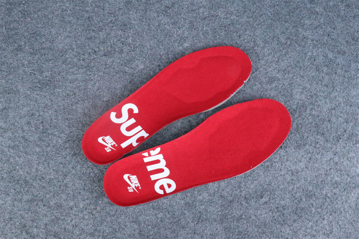 Supreme x Nike Dunk Low SB 'Black'