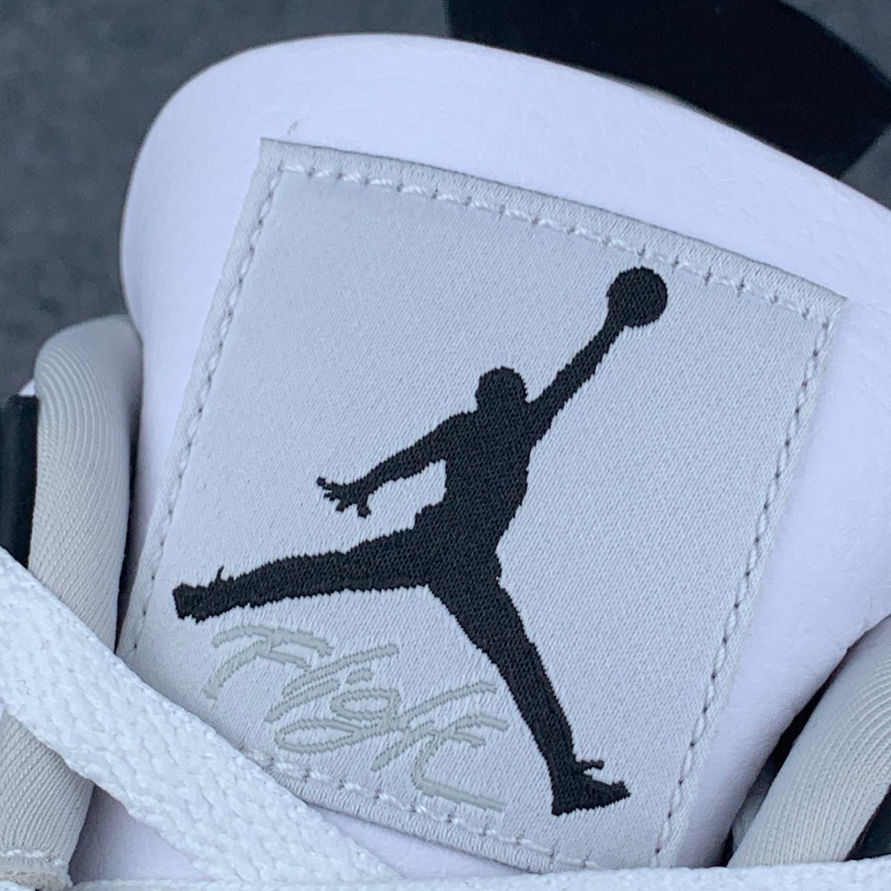 Air Jordan 4 Retro 'Militair Zwart' 