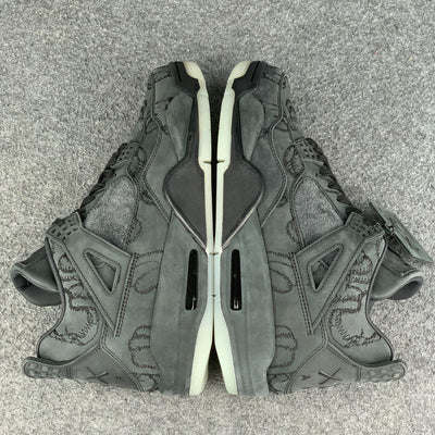KAWS x Air Jordan 4 Retro 'Schwarz'