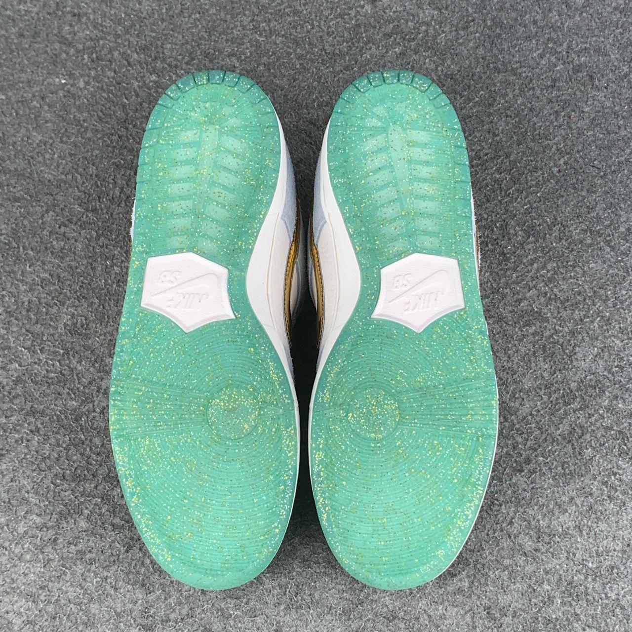 Sean Cliver x Dunk Low SB 'Spécial Vacances'