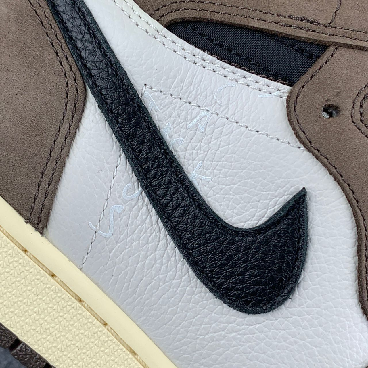Travis Scott x Air Jordan 1 Retro High OG 'Mocha'