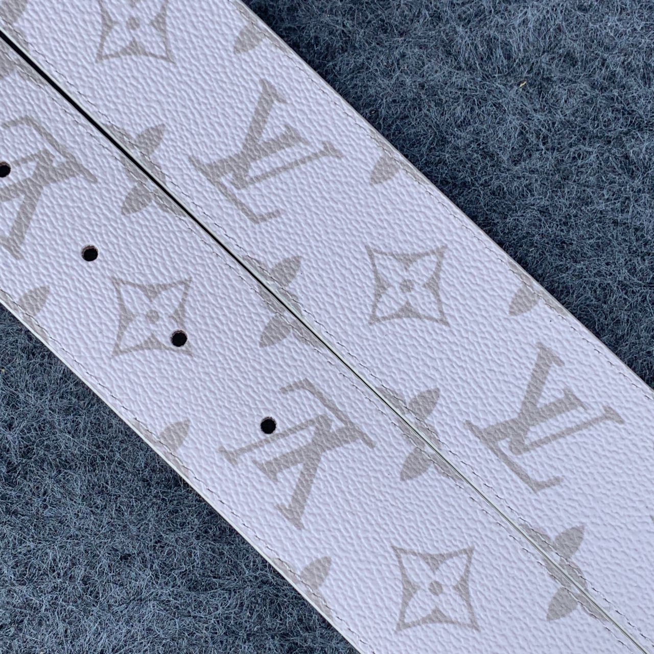 LV Initiales 40mm Reversible Belt ‘White’