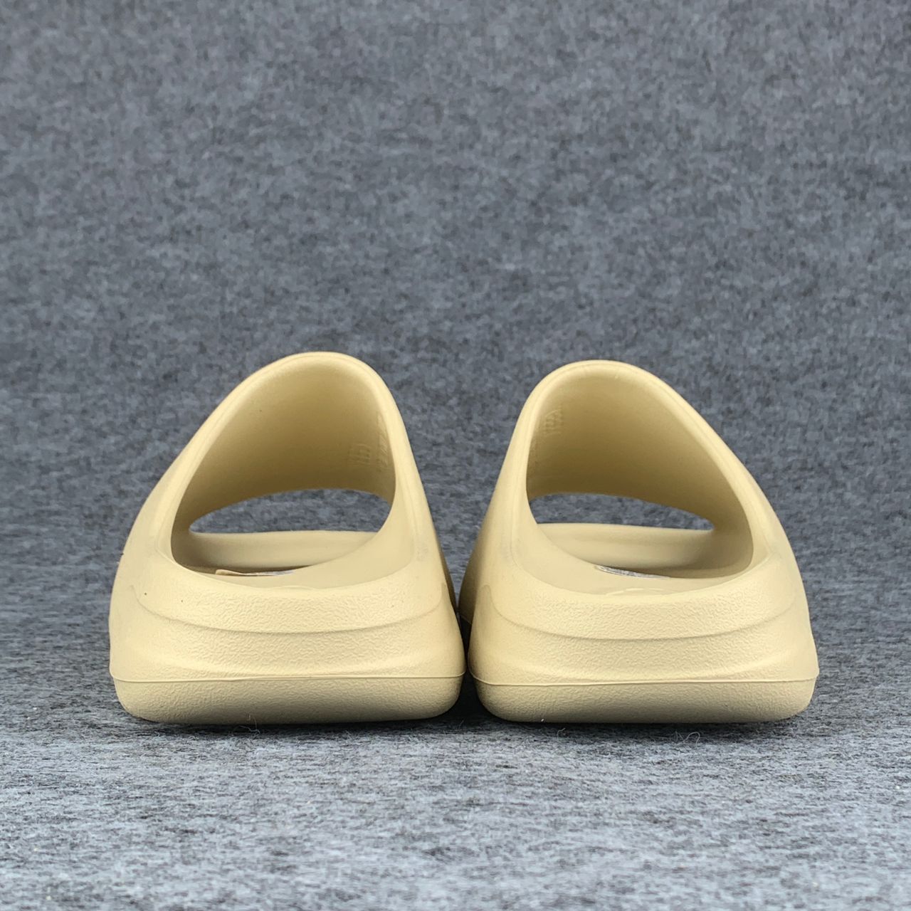 Yeezy Slides 'Bone'