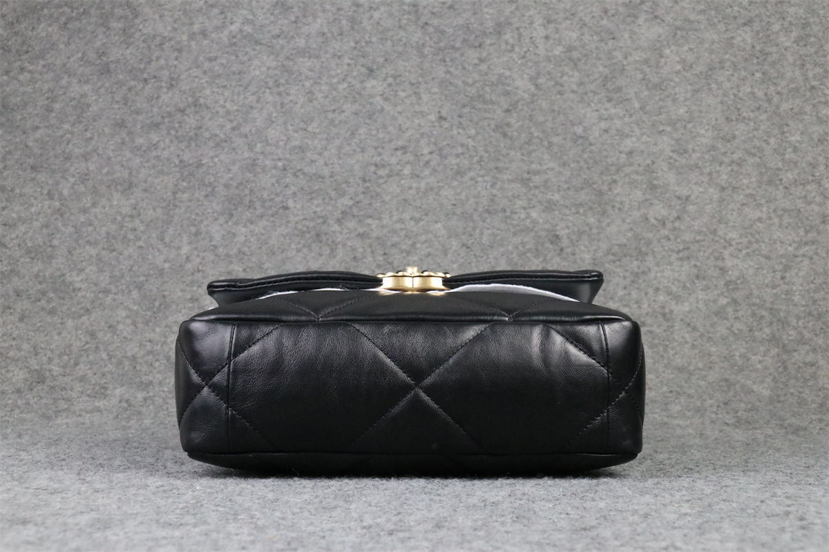 CC 19 Large Flap Handbag Black