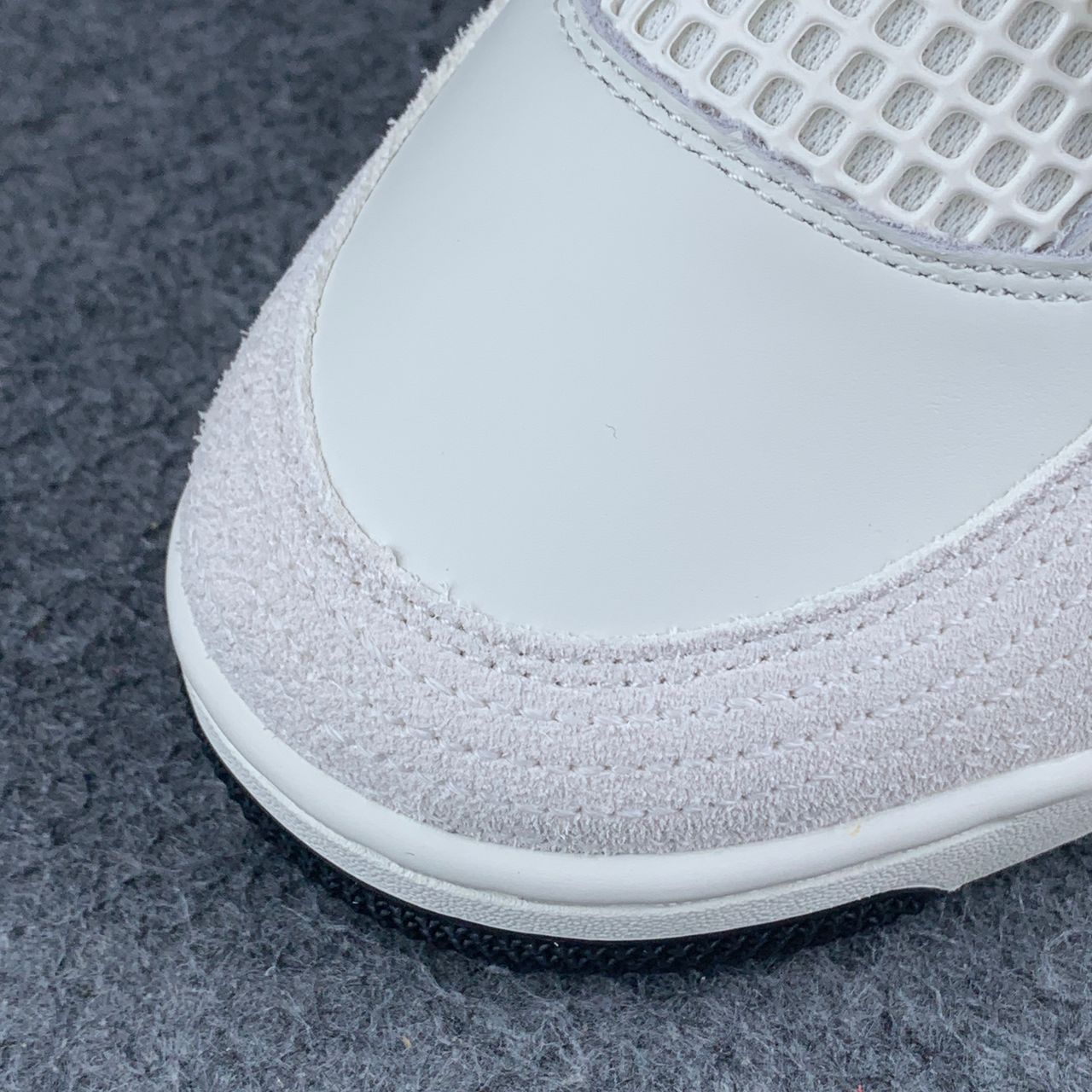 (Early Look) Air Jordan 4 Retro ‘Flight Club’