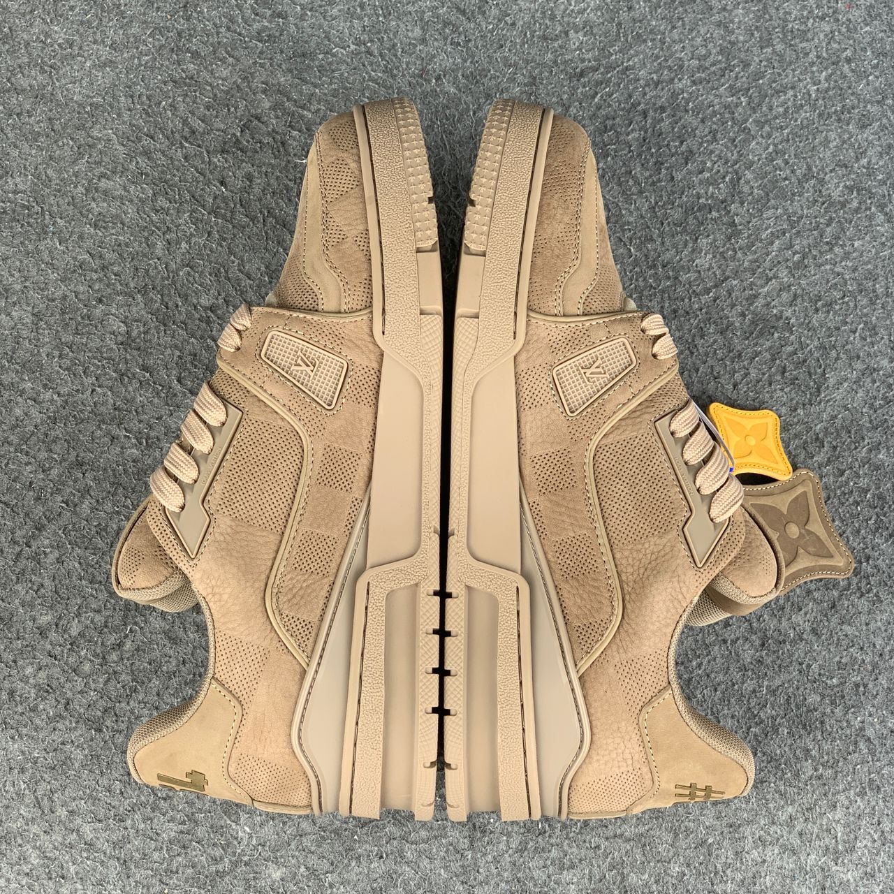 LV Trainer 'Taupe'