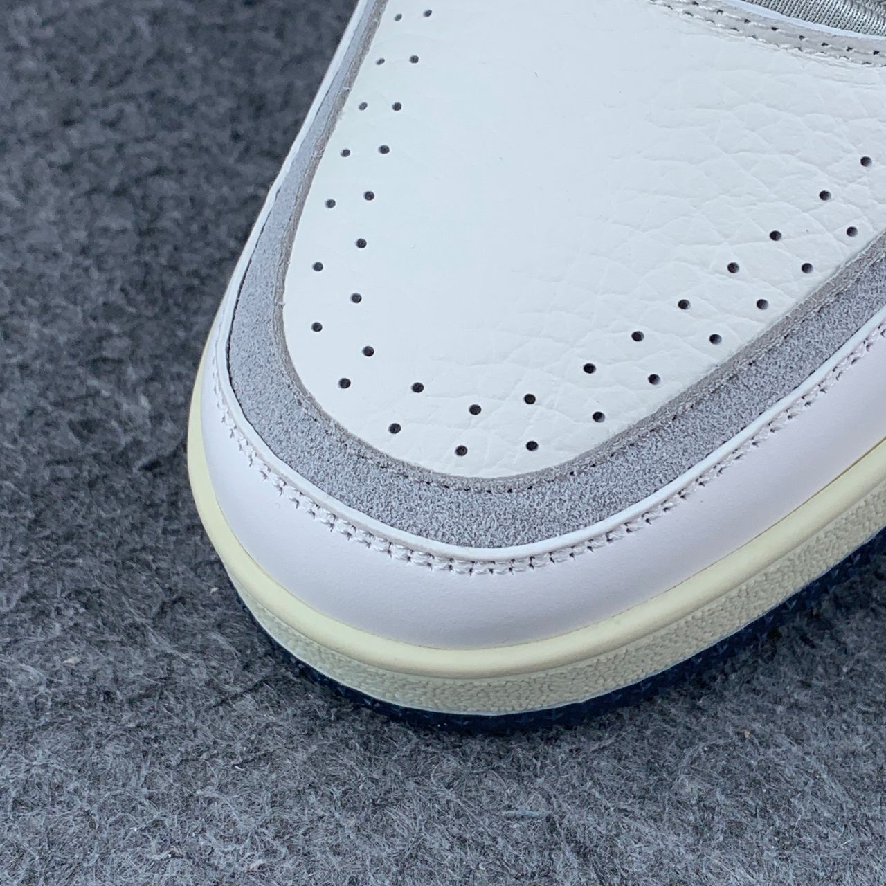 LV Trainer Low '#54 Signature 'White Marine'