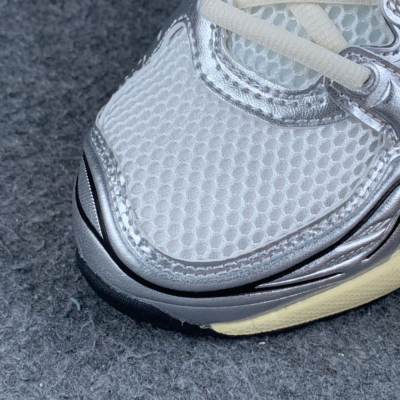 Off-White Out of Office 'Mirror Silver'