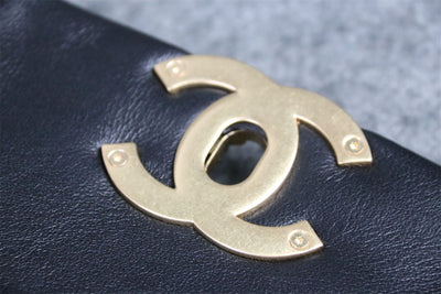 CC 19 Large Flap Handbag Black