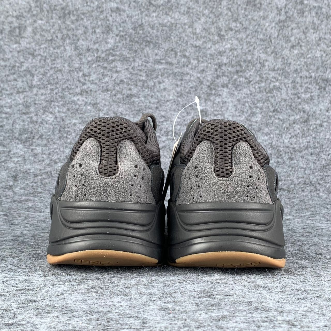 Yeezy Boost 700 'Utility Black' – Prsnlplg