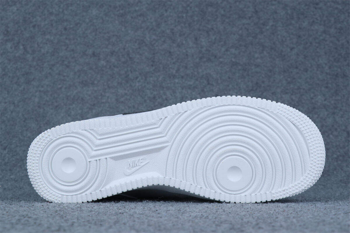 Air Force 1 '07 LV8 'Overbranding'