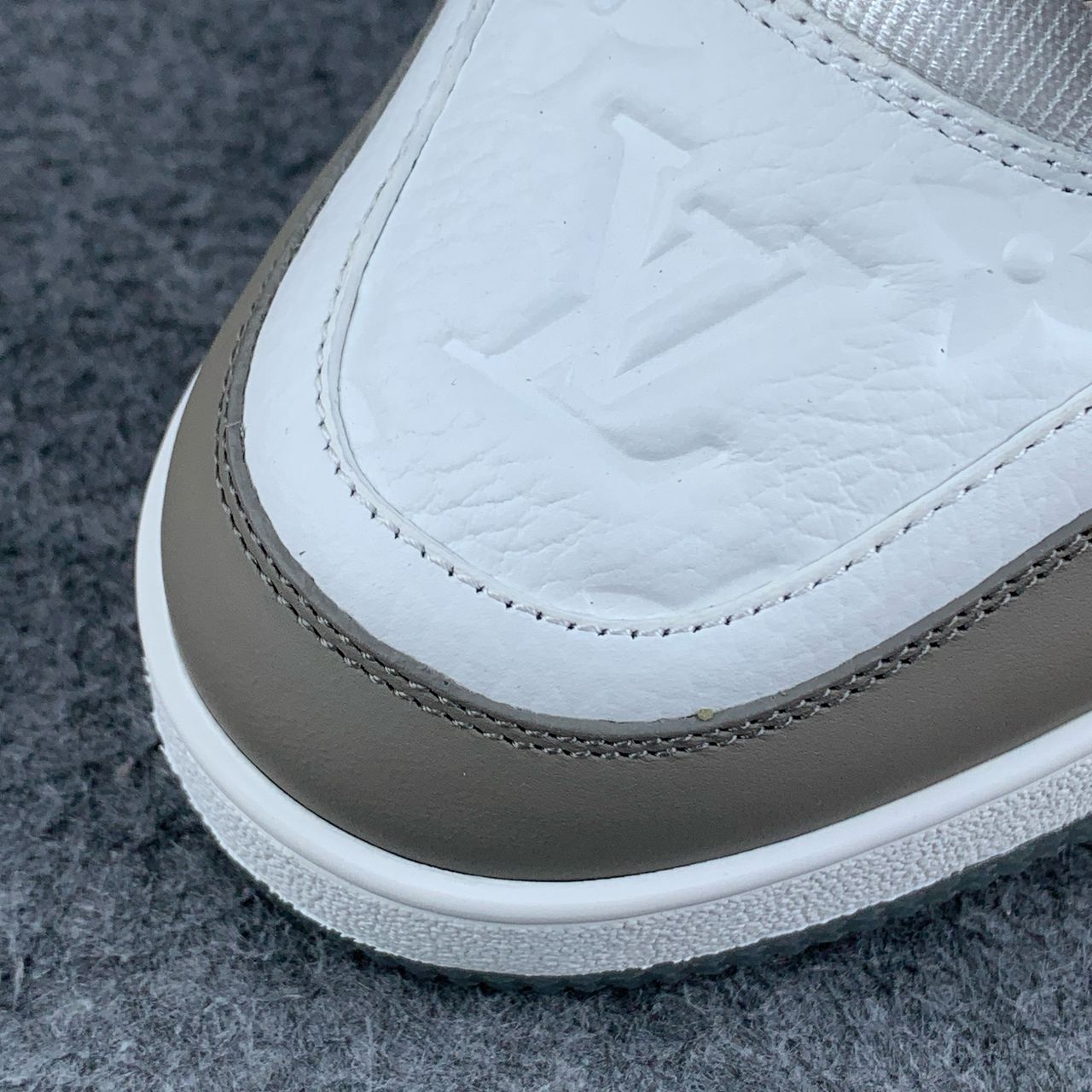 LV Trainer 'White Grey'