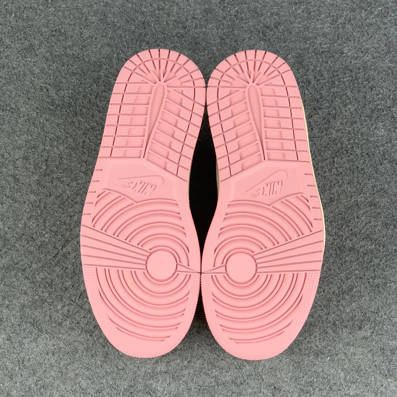 (Early Look) Travis Scott x Air Jordan 1 Low OG SP 'Sail Shy Pink'