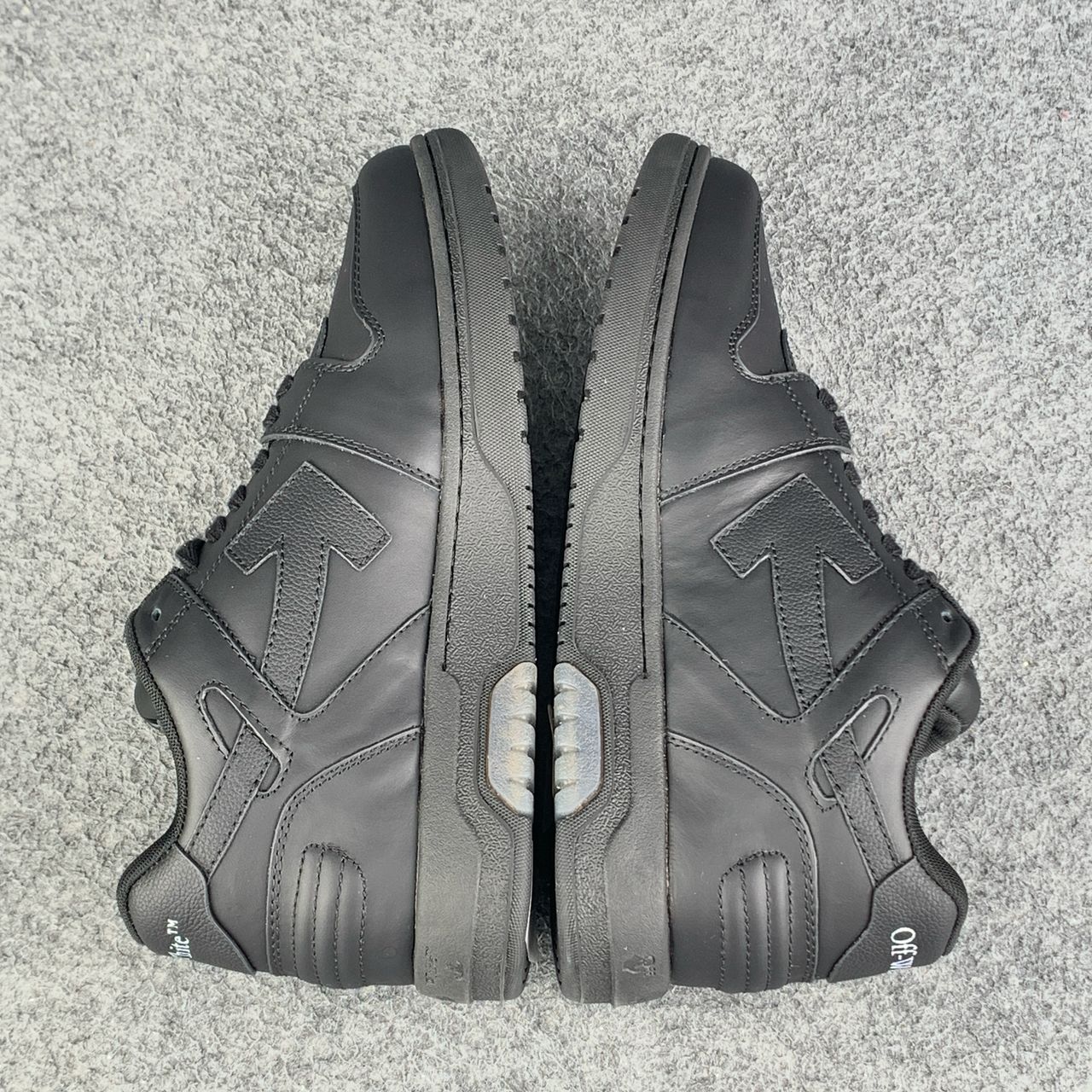 Off-White Out Of Office 'For Walking - Black White'