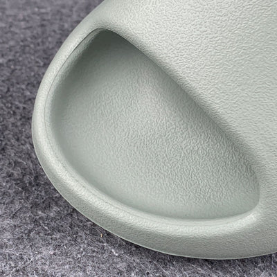 Yeezy Slides 'Salt'