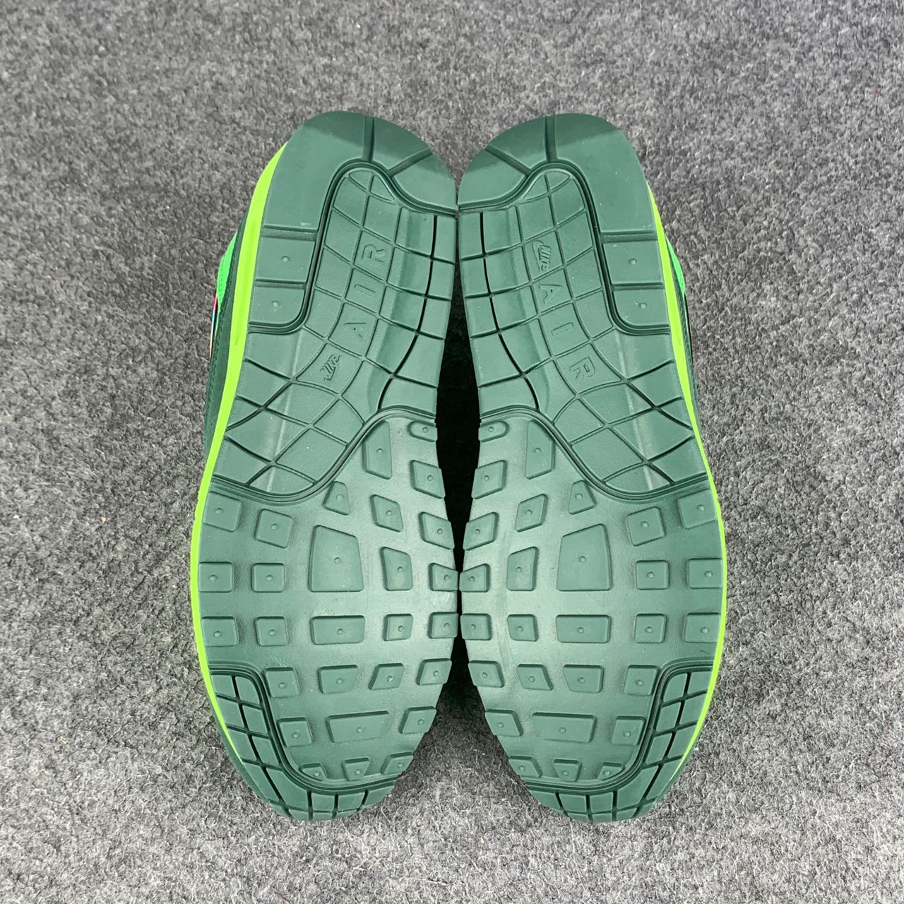 Exemple de Division Street x Tinker Hatfield x Air Max 1 « University of Oregon - Ducks of a Feather » 