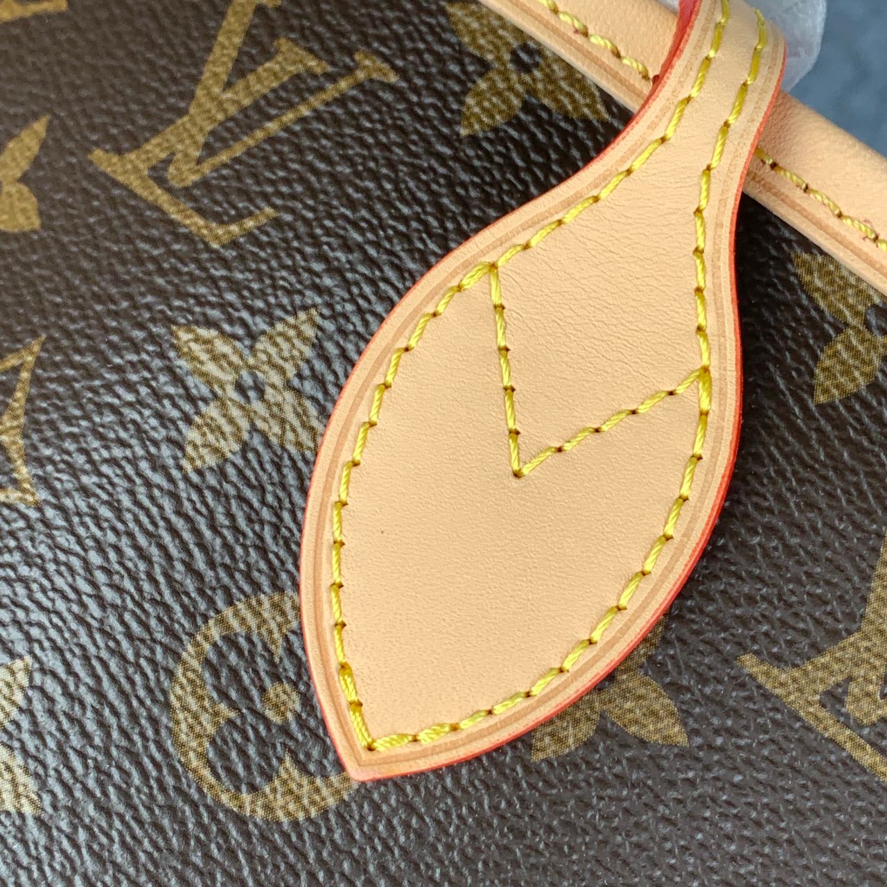 LV NEVERFULL GM PIVOINE LINING