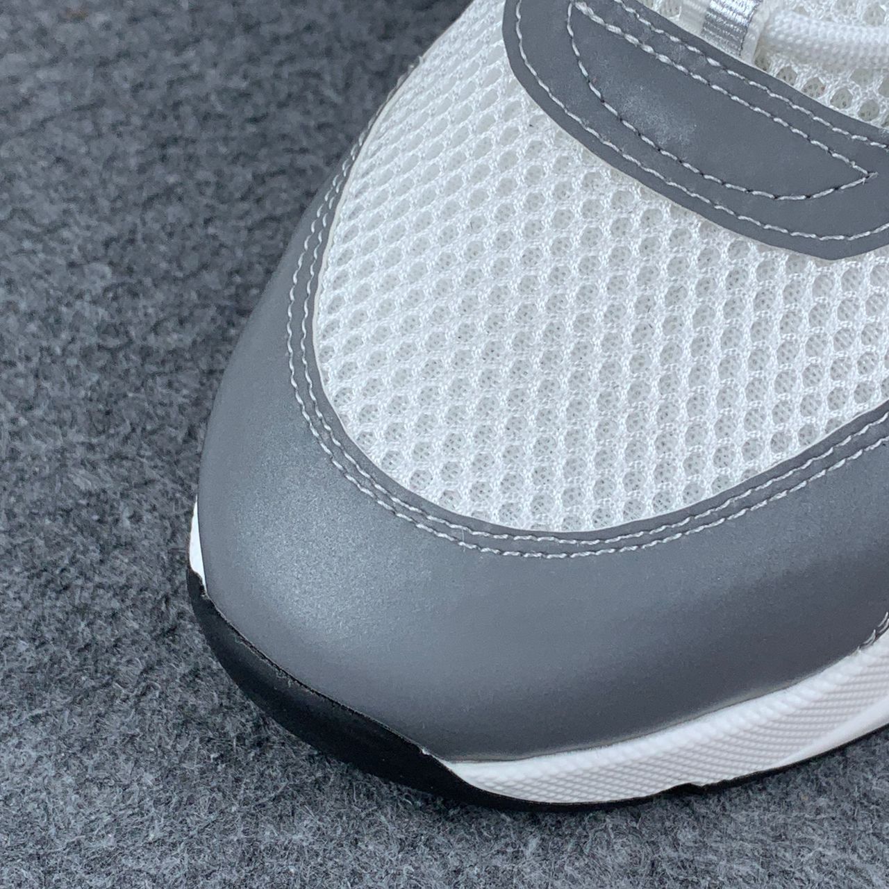 Dior B22 'White Grey'