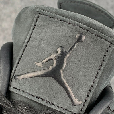 KAWS x Air Jordan 4 Retro 'Schwarz'