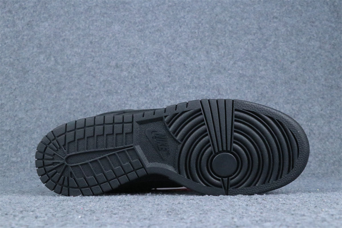 Supreme x Nike Dunk Low SB 'Black'