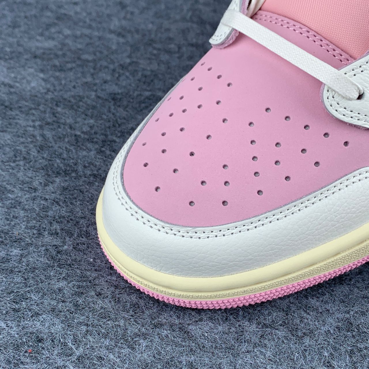Travis Scott x Air Jordan 1 Retro Low OG 'Tropical Pink' (B-grade, Damaged Box)