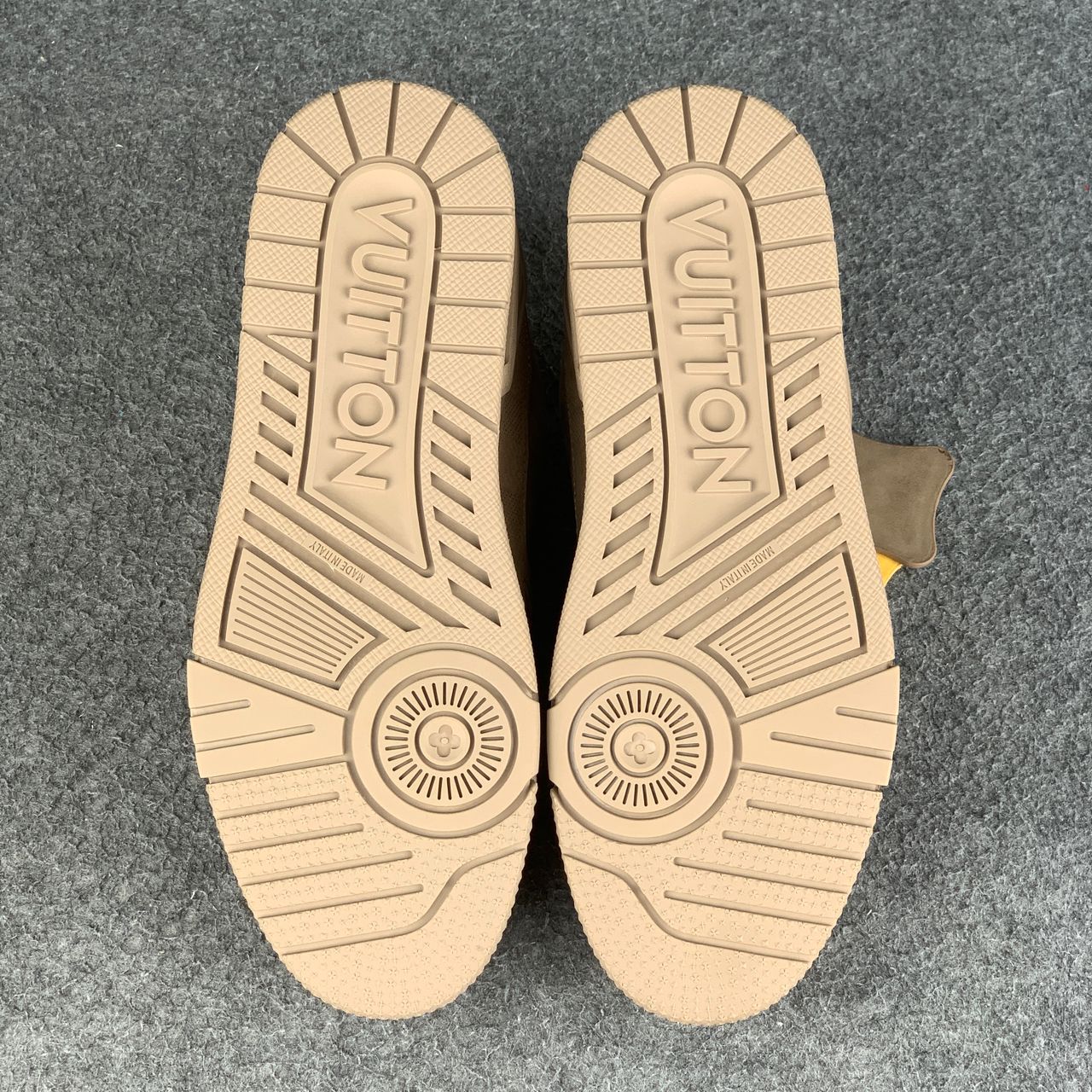 LV Trainer 'Taupe'