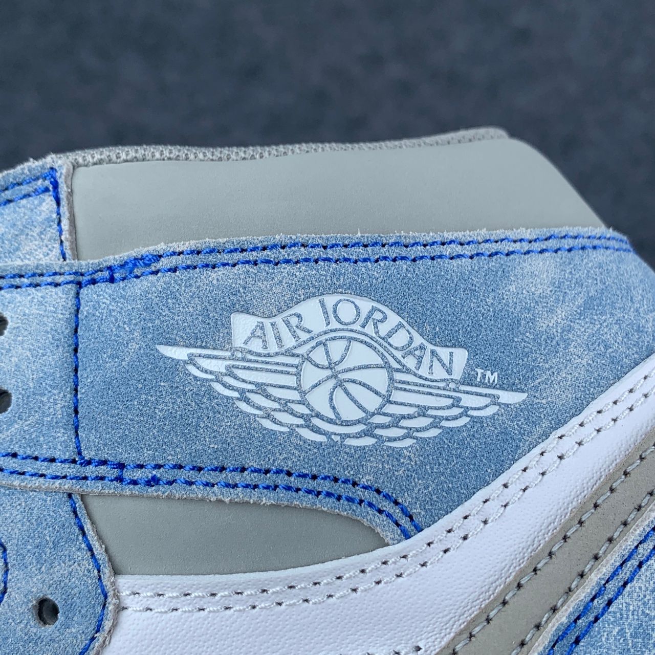 Jordan 1 Retro High OG Hyper Royal