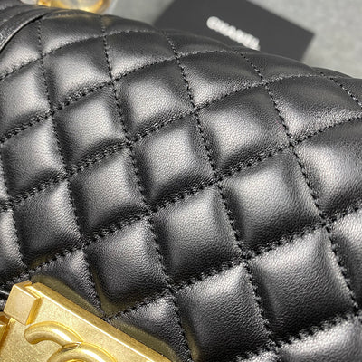 CC Boy Flap
Diamond Quilted Small Bag Black
