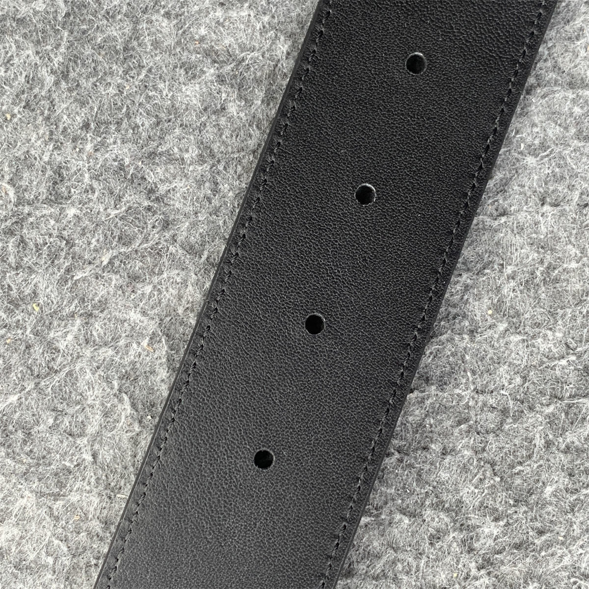LV Initiales 40mm Reversible Belt ‘Light Grey’